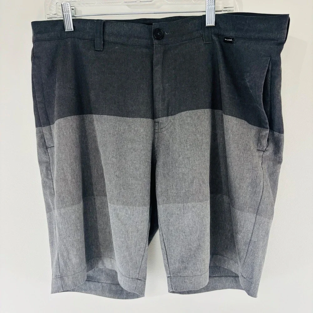 Travis Mathew Gray Stripe Flat Front Performance Golf Chino Shorts Size 34